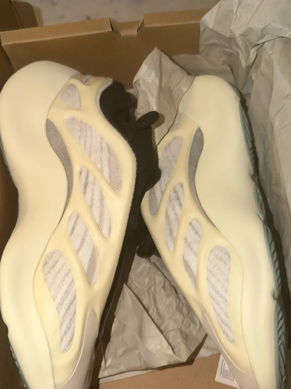 adidas yeezy 700